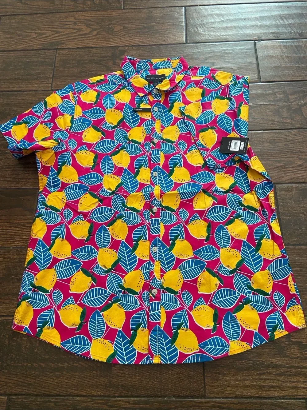 No Boundaries Men’s Bright Pink Lemon Print Button-Down Shirt